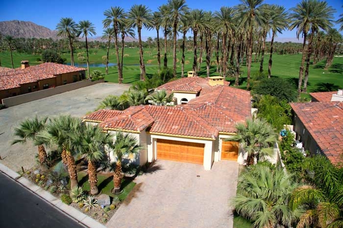 81914 Couples Front 700X467 Palm Springs Real Estate